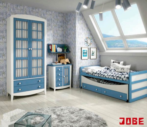 cama compacta con cajones toda lacada azul y detalles blancos con armario aspas y cristal visillos muebles jobe calatayud brea de aragón