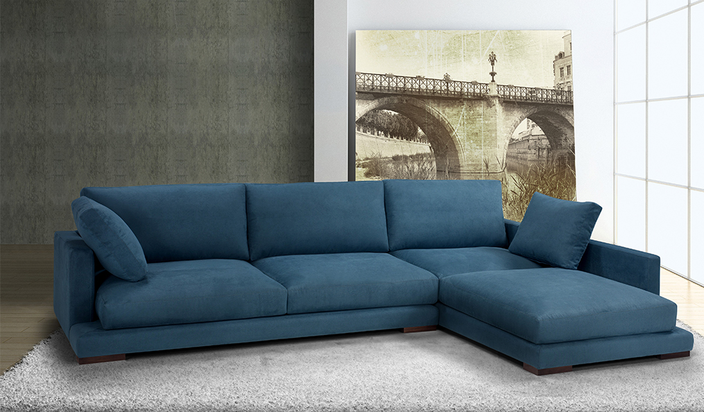 sofá chill out con asientos y respaldos fijos, con poca altura de asiento, y espectacular diseño y confort. Es un modelo de sofá que ofrece gran variedad de medidas y modulaciones