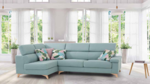 sofá con cabezal abatible con asientos deslizantes y arcón en el brazo. Es un modelo de sofá que ofrece gran variedad de medidas y modulaciones.