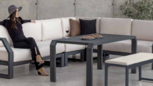 conjunto de rinconera en aluminio antracita para exterior con diferentes medidas y colores de telas a elegir. Se puede completar con sofá de tres plazas, un sillón individual, mesa de centro y pouff a juego.