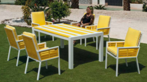 mesa de comedor y sillas de aluminio con diferentes medidas y colores de telas a elegir. Se puede completar con sofá de tres plazas, un sillón individual, mesa de centro y pouff a juego