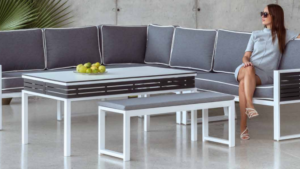 sofá rinconera con mesa y banco en aluminio con diferentes medidas y colores de telas a elegir. Se puede completar con sofá de tres plazas, un sillón individual, mesa de centro y pouff a juego